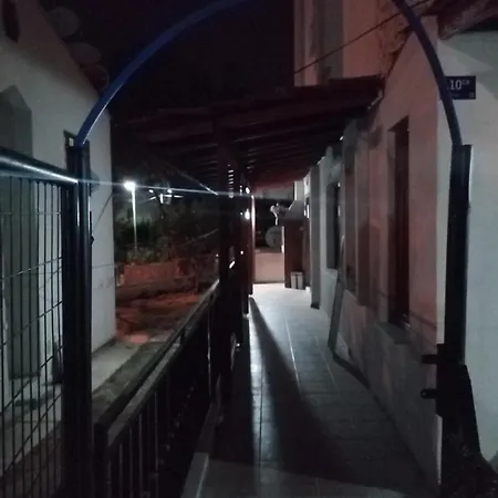 Kadinlar Denizi Plaji 100 M Bahceli Havuzlu Villa Kusadası