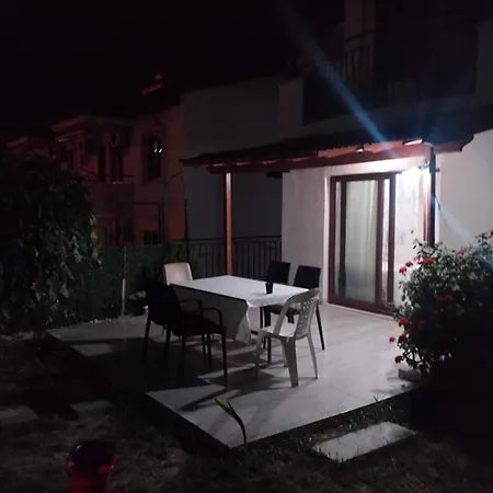 Kadinlar Denizi Plaji 100 M Bahceli Havuzlu