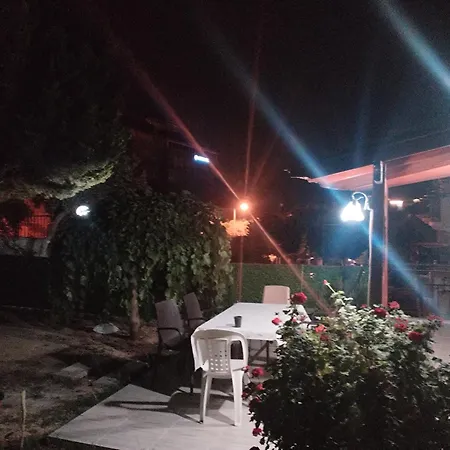 Kadinlar Denizi Plaji 100 M Bahceli Havuzlu Villa