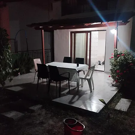 Kadinlar Denizi Plaji 100 M Bahceli Havuzlu Villa *