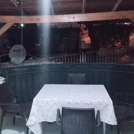 Kadinlar Denizi Plaji 100 M Bahceli Havuzlu * Kusadasi