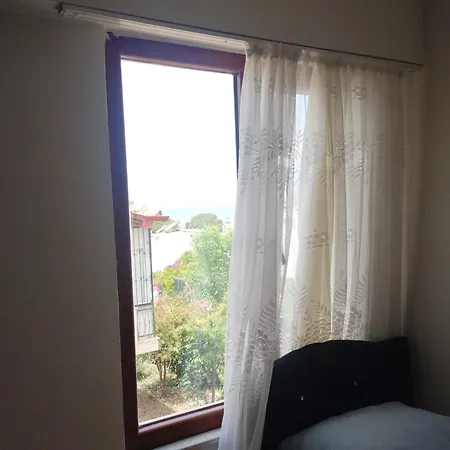 Kadinlar Denizi Plaji 100 M Bahceli Havuzlu