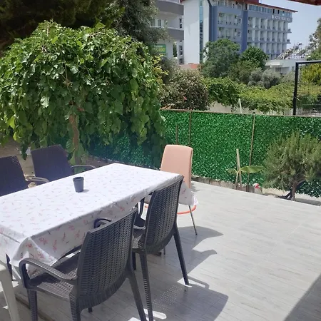 Villa Kadinlar Denizi Plaji 100 M Bahceli Havuzlu