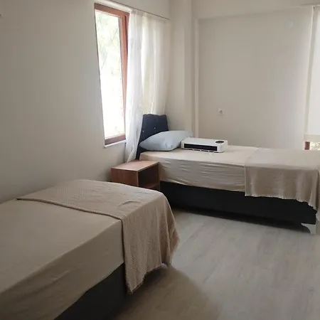 Kadinlar Denizi Plaji 100 M Bahceli Havuzlu *