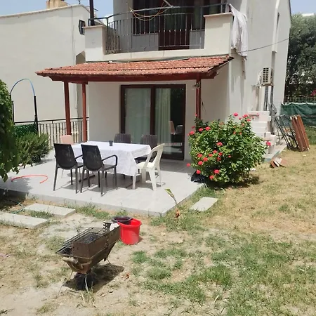 Kadinlar Denizi Plaji 100 M Bahceli Havuzlu Kusadasi