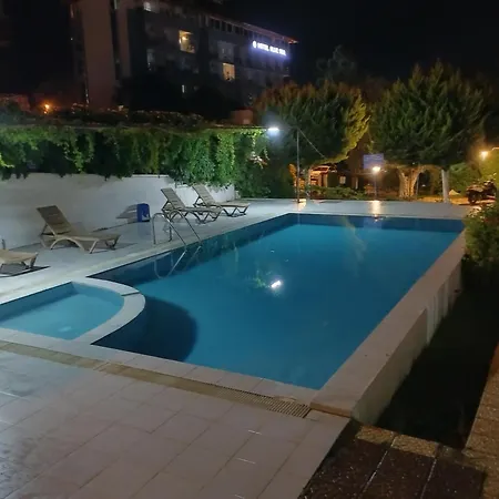 Kadinlar Denizi Plaji 100 M Bahceli Havuzlu Villa Kusadasi