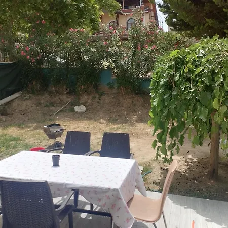 Kadinlar Denizi Plaji 100 M Bahceli Havuzlu Villa