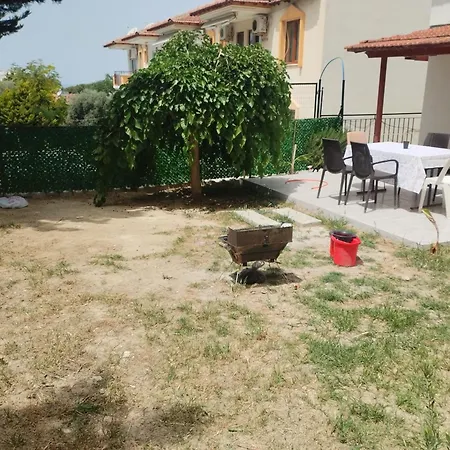 Kadinlar Denizi Plaji 100 M Bahceli Havuzlu *