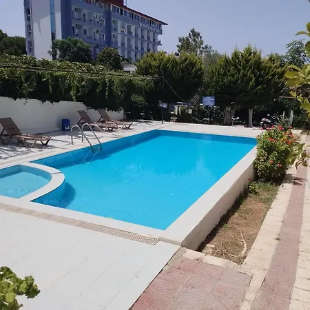 Villa Kadinlar Denizi Plaji 100 M Bahceli Havuzlu Kusadasi