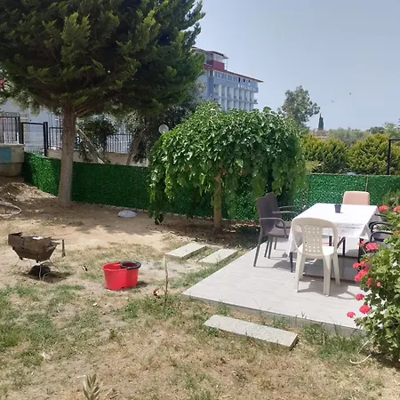 Kadinlar Denizi Plaji 100 M Bahceli Havuzlu Kusadasi
