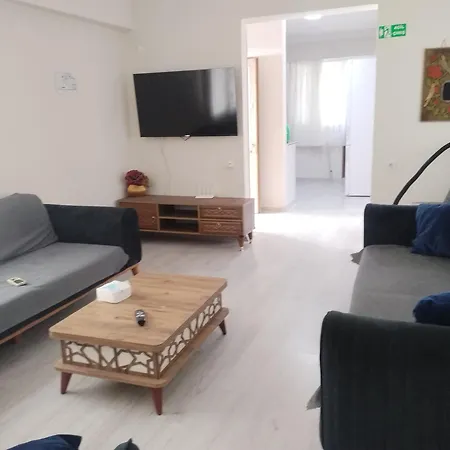 Villa Kadinlar Denizi Plaji 100 M Bahceli Havuzlu Kusadası