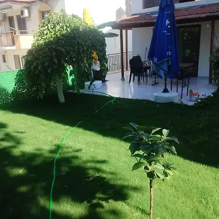 Kadinlar Denizi Plaji 100 M Bahceli Havuzlu Villa Kusadası