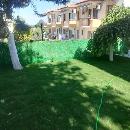 Kadinlar Denizi Plaji 100 M Bahceli Havuzlu فيلة *