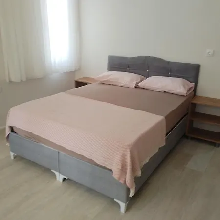Villa Kadınlar Denizi Plaji 100 M Bahceli Havuzlu