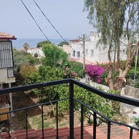 Kadınlar Denizi Plaji 100 M Bahceli Havuzlu Villa *