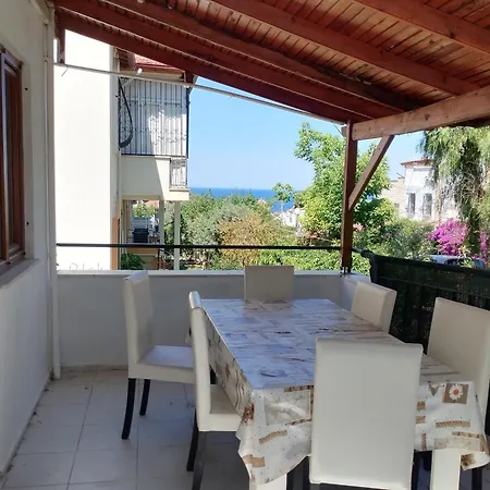 Kadınlar Denizi Plaji 100 M Bahceli Havuzlu Villa